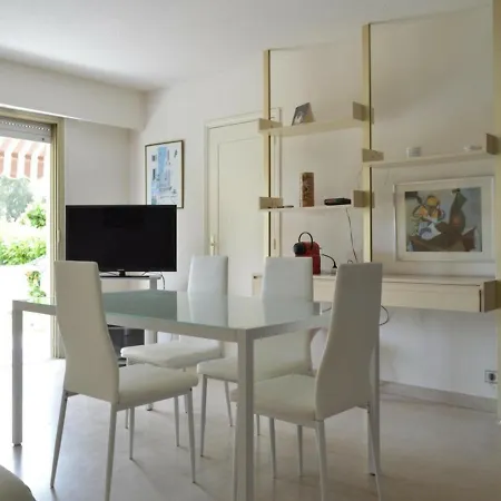 T2 Avec Jardin, Piscine Et Parking Prive A 10 Min De La Plage - Antibes - Fr-1-252-109